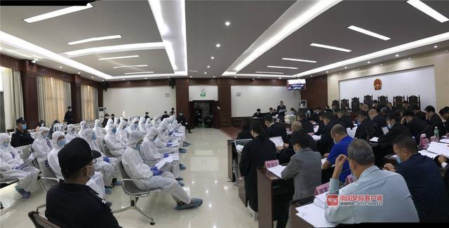 被告人肖某、黄某无证买卖运输烟草制品，扰乱市场秩序被公诉